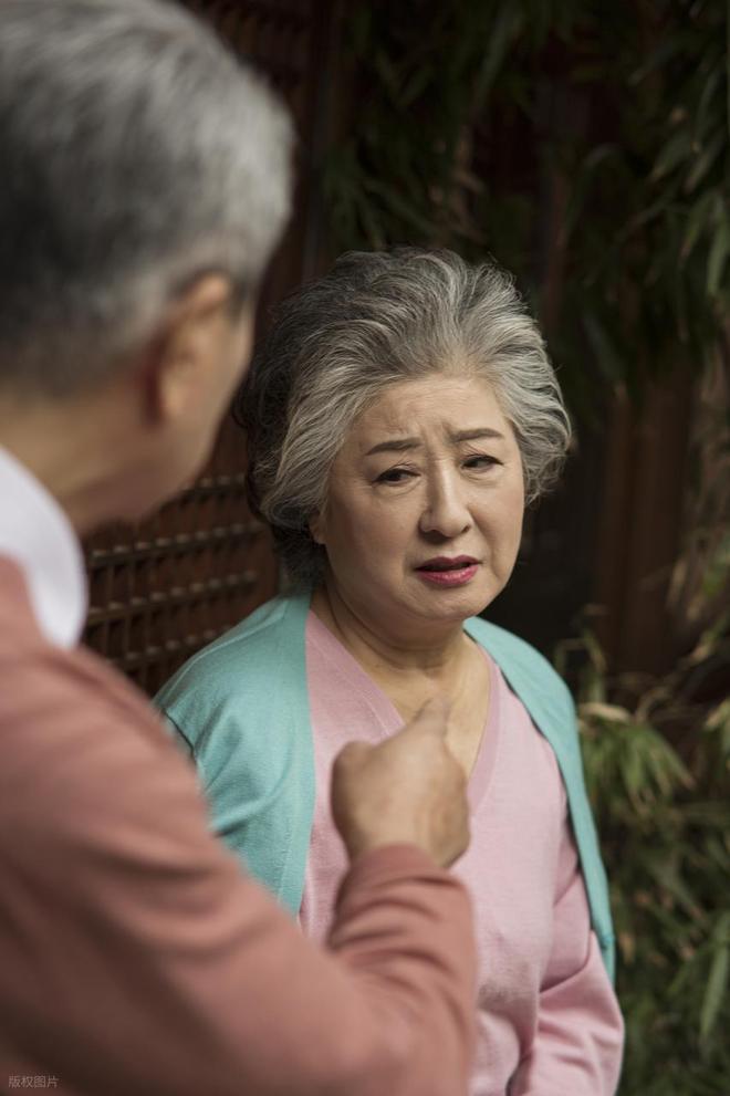 一种都能让人崩溃希望你是一个例外开元棋牌老人最可恨的12种行为占(图3)